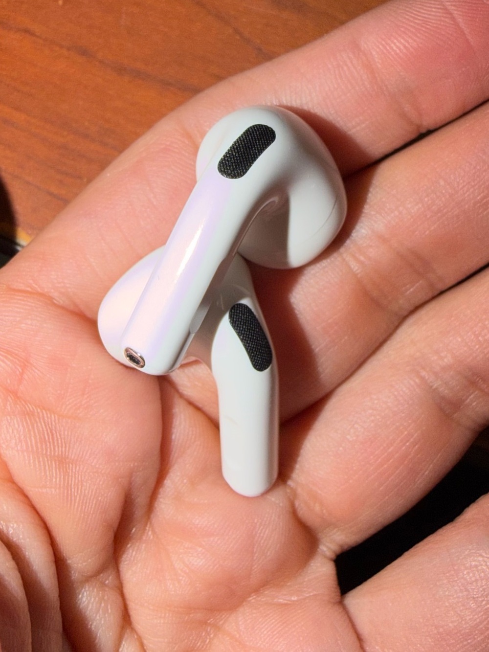 Apple Airpods 4 with Noise Cancellation and Pink Case - Picture 7 of 11